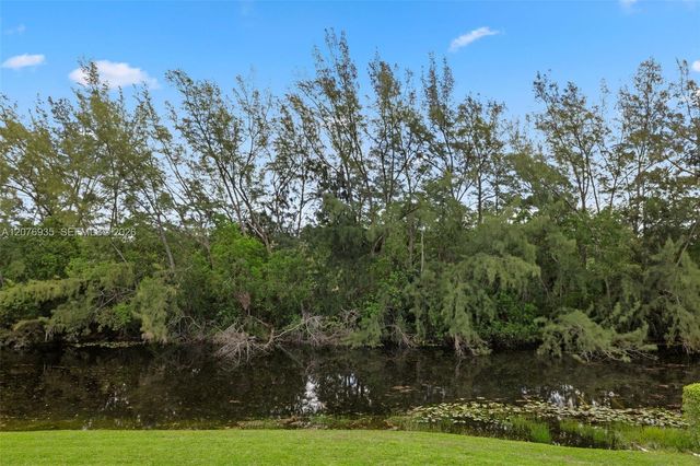 110 Lake Meryl Drive 216, West Palm Beach, FL 33411