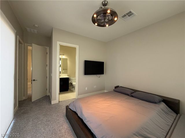 66 Pristine Glen Street, Las Vegas, NV 89135