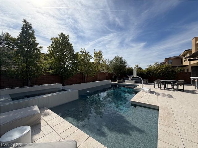 66 Pristine Glen Street, Las Vegas, NV 89135