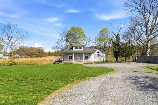 11 Heights Avenue, Warwick, RI 02889