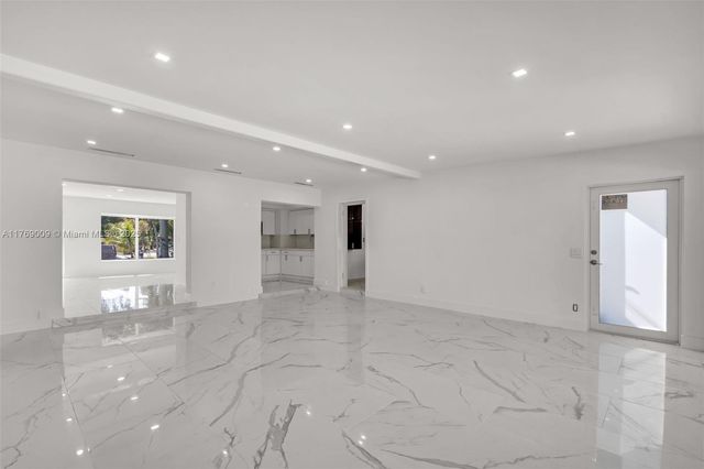 5241 Redwood Ct, Plantation, FL 33317