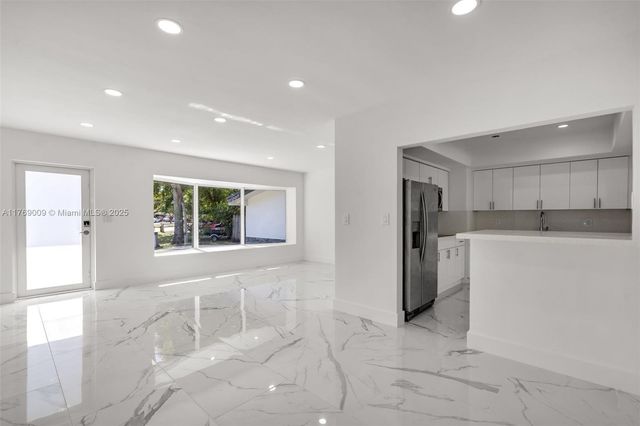 5241 Redwood Ct, Plantation, FL 33317