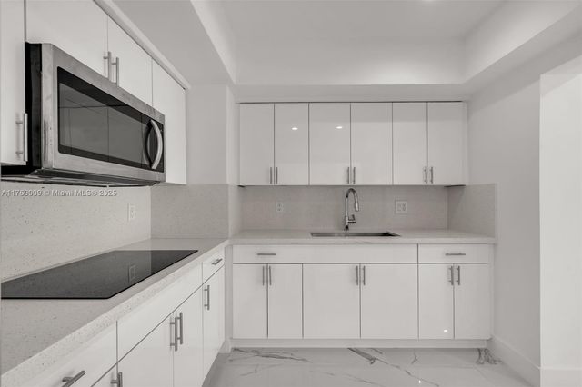 5241 Redwood Ct, Plantation, FL 33317