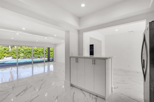 5241 Redwood Ct, Plantation, FL 33317
