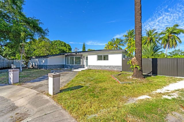 5241 Redwood Ct, Plantation, FL 33317