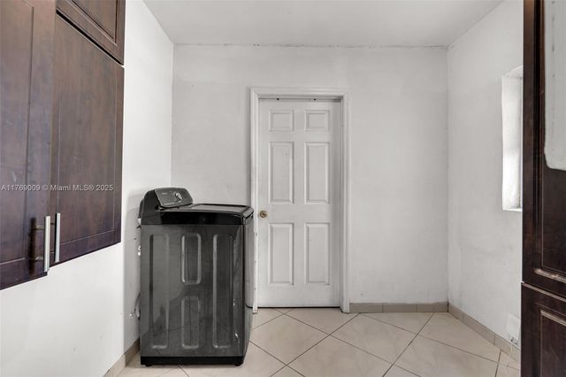 5241 Redwood Ct, Plantation, FL 33317