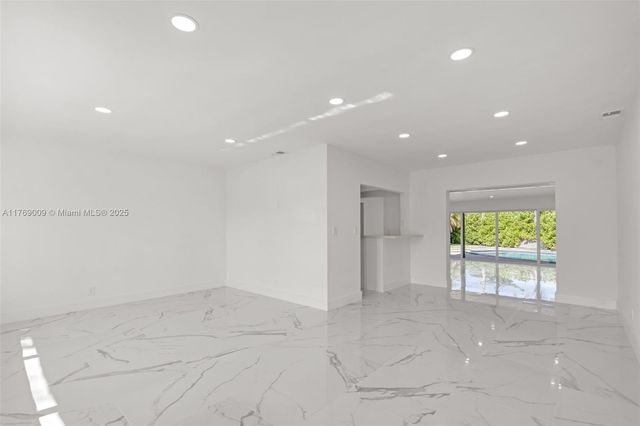 5241 Redwood Ct, Plantation, FL 33317