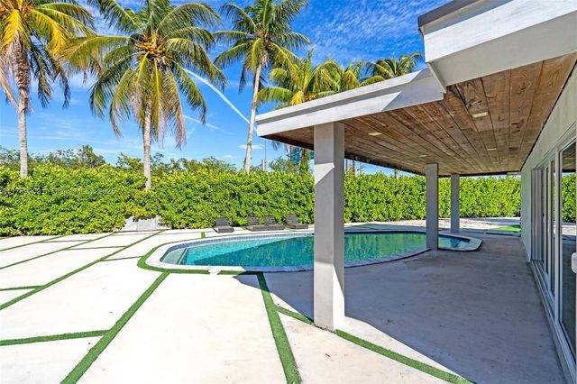 5241 Redwood Ct, Plantation, FL 33317