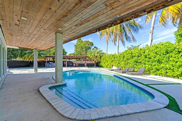 5241 Redwood Ct, Plantation, FL 33317