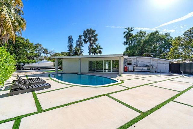 5241 Redwood Ct, Plantation, FL 33317