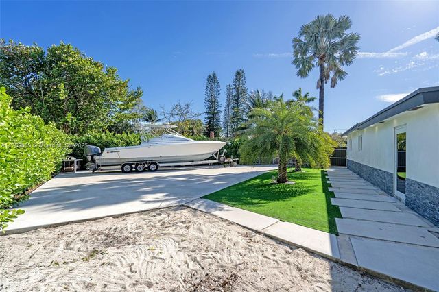 5241 Redwood Ct, Plantation, FL 33317