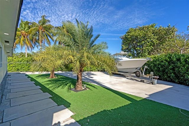 5241 Redwood Ct, Plantation, FL 33317