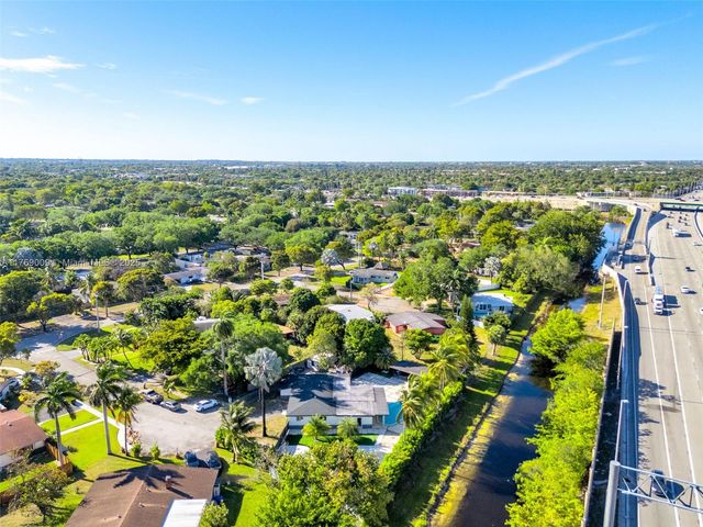 5241 Redwood Ct, Plantation, FL 33317