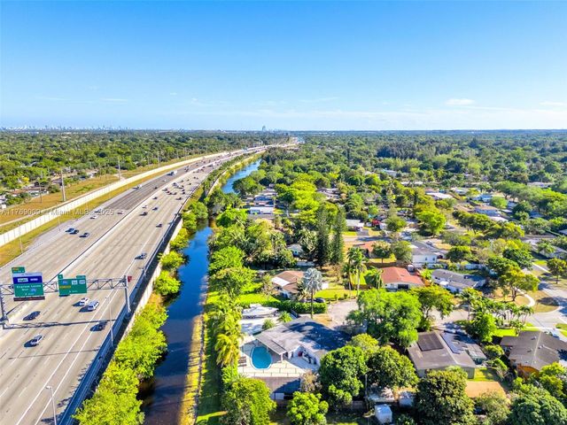 5241 Redwood Ct, Plantation, FL 33317
