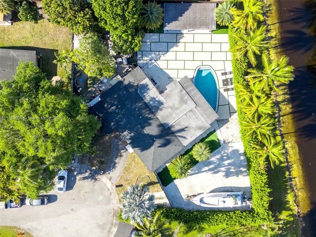 5241 Redwood Ct, Plantation, FL 33317