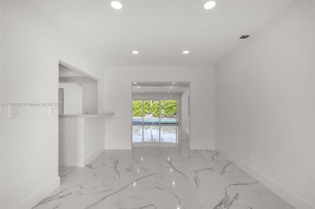 5241 Redwood Ct, Plantation, FL 33317