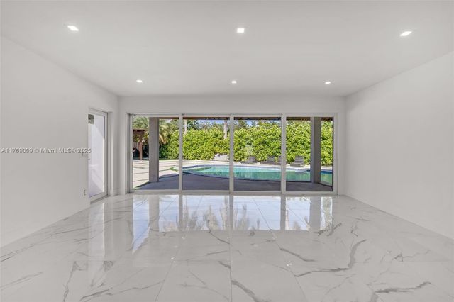 5241 Redwood Ct, Plantation, FL 33317