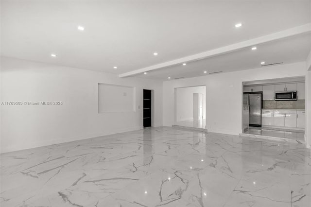 5241 Redwood Ct, Plantation, FL 33317