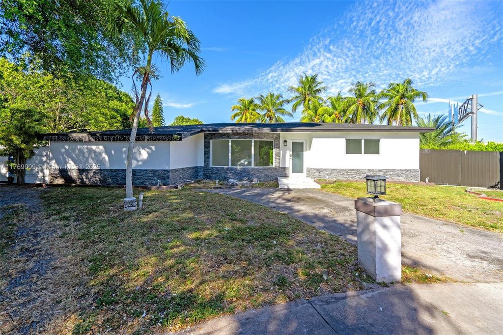 5241 Redwood Ct, Plantation, FL 33317