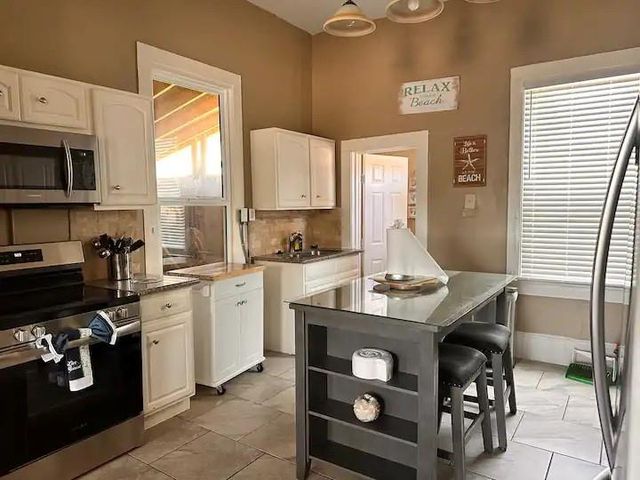 3027 Avenue L, Galveston, TX 77550