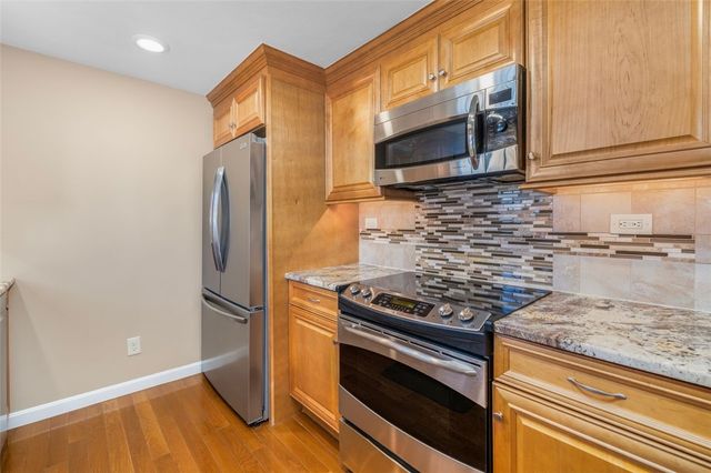 121 Zinnia Street, Warwick, RI 02886