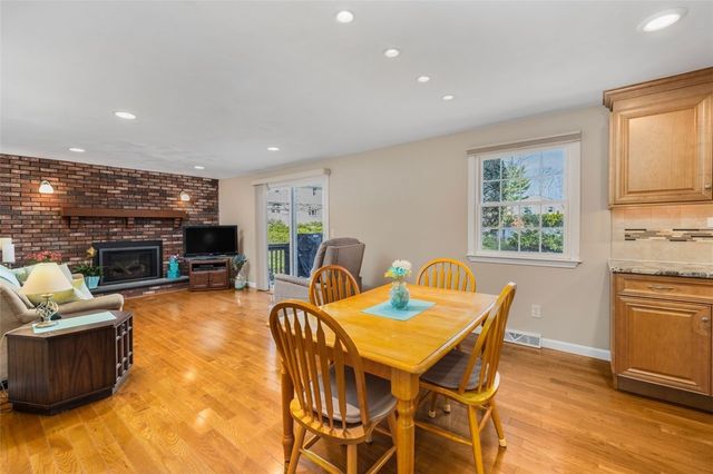 121 Zinnia Street, Warwick, RI 02886
