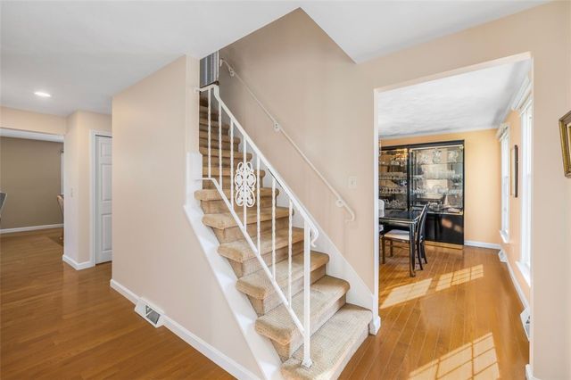 121 Zinnia Street, Warwick, RI 02886