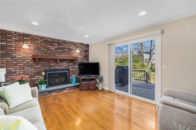 121 Zinnia Street, Warwick, RI 02886