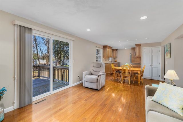 121 Zinnia Street, Warwick, RI 02886