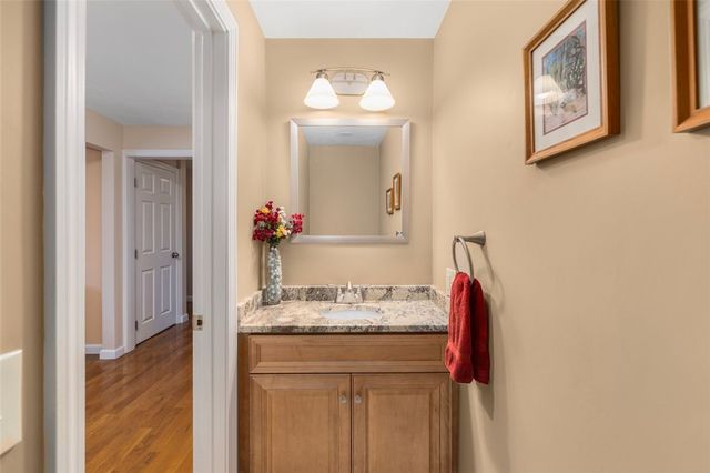 121 Zinnia Street, Warwick, RI 02886