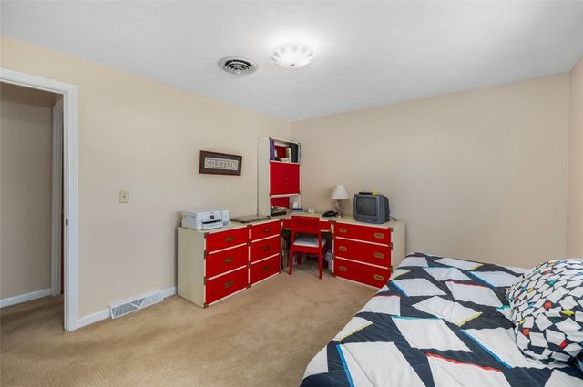 121 Zinnia Street, Warwick, RI 02886