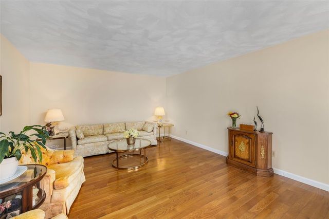 121 Zinnia Street, Warwick, RI 02886