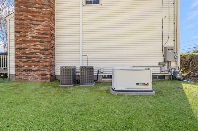 121 Zinnia Street, Warwick, RI 02886