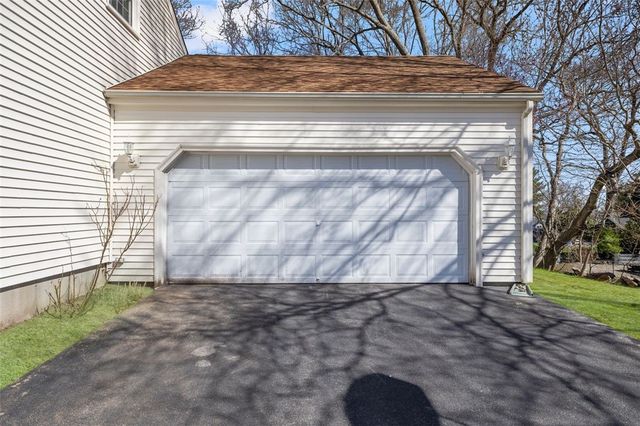 121 Zinnia Street, Warwick, RI 02886