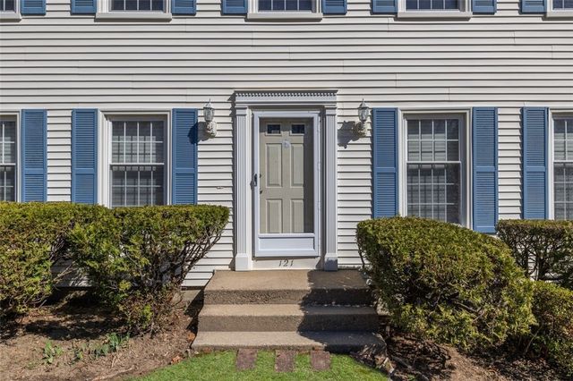 121 Zinnia Street, Warwick, RI 02886