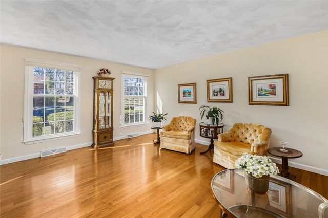 121 Zinnia Street, Warwick, RI 02886