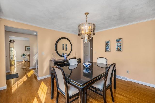 121 Zinnia Street, Warwick, RI 02886