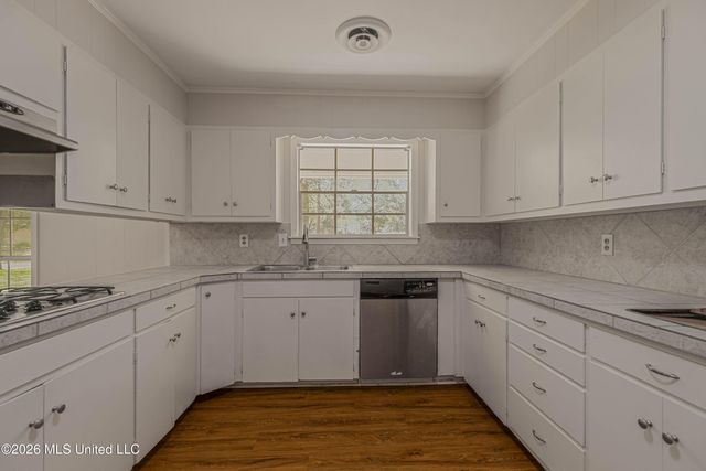 1404 Kimwood Drive, Jackson, MS 39211