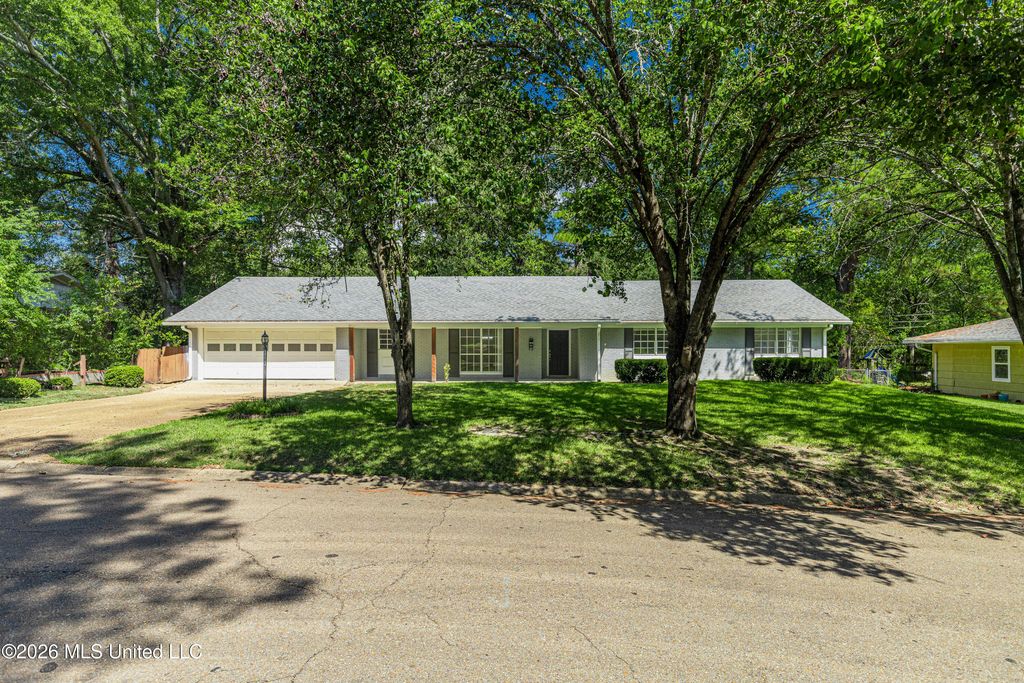 1404 Kimwood Drive, Jackson, MS 39211
