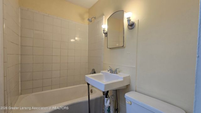 920 Vine Street, Lansing, MI 48912