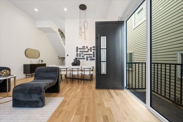 529 N Hartland Court, Chicago, IL 60622