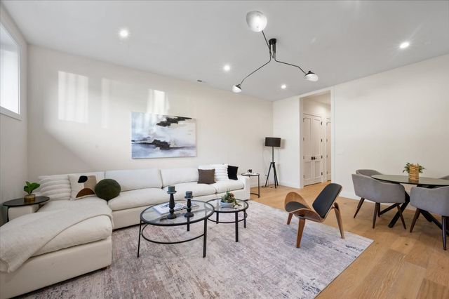 529 N Hartland Court, Chicago, IL 60622