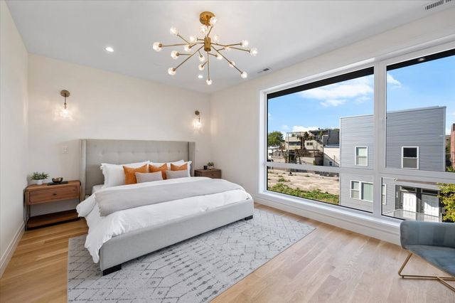 529 N Hartland Court, Chicago, IL 60622