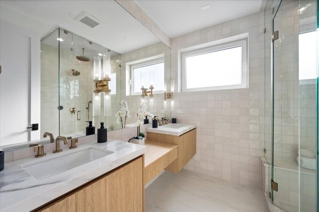 529 N Hartland Court, Chicago, IL 60622