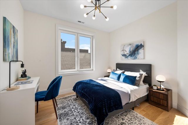 529 N Hartland Court, Chicago, IL 60622