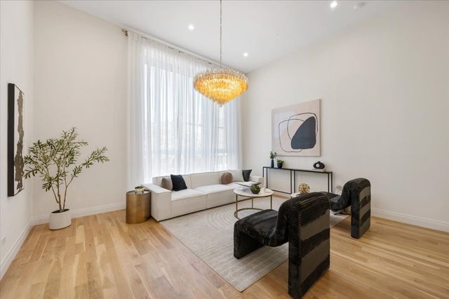 529 N Hartland Court, Chicago, IL 60622