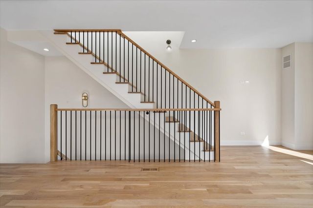 529 N Hartland Court, Chicago, IL 60622