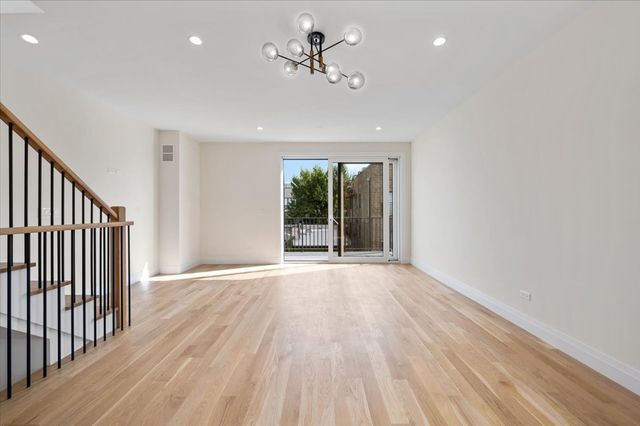 529 N Hartland Court, Chicago, IL 60622