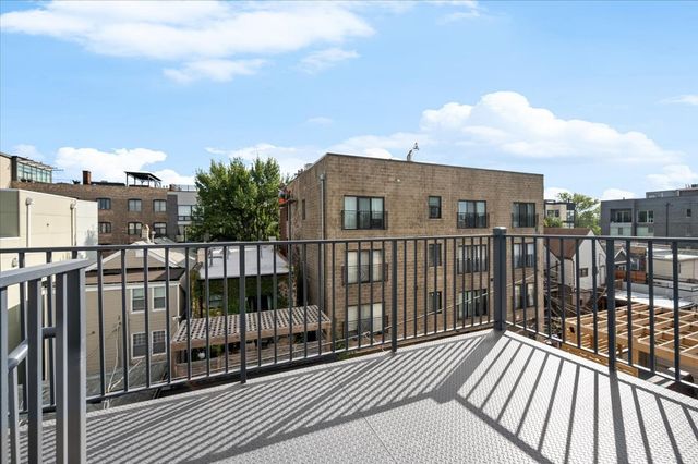 529 N Hartland Court, Chicago, IL 60622