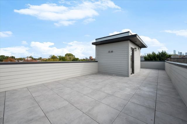 529 N Hartland Court, Chicago, IL 60622